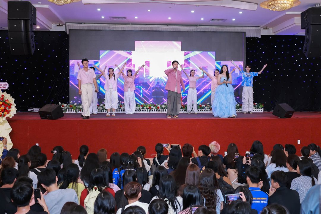 Gala chào đón tân sinh viên LHU 2026: Gắn kết từ những trải nghiệm đầu tiên